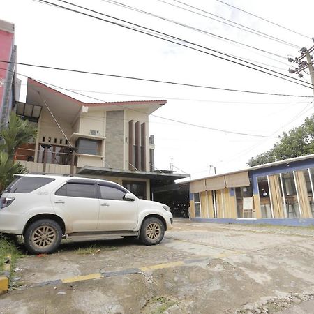 Oyo 3884 Dixie Syariah Guest House Samarinda Ngoại thất bức ảnh