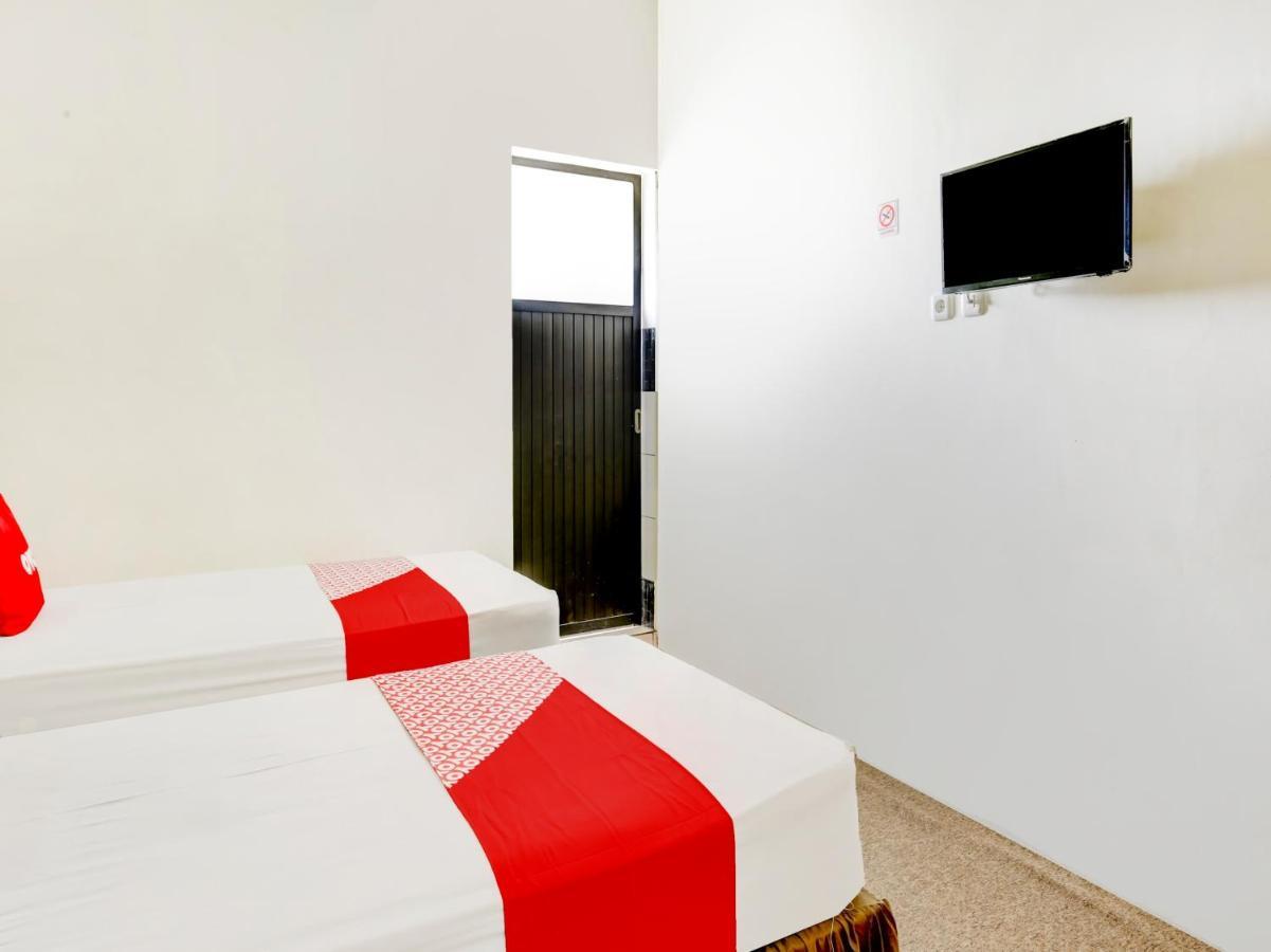 Oyo 3884 Dixie Syariah Guest House Samarinda Ngoại thất bức ảnh
