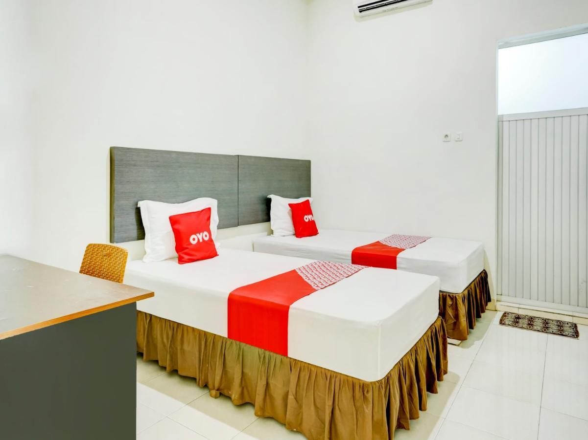 Oyo 3884 Dixie Syariah Guest House Samarinda Ngoại thất bức ảnh