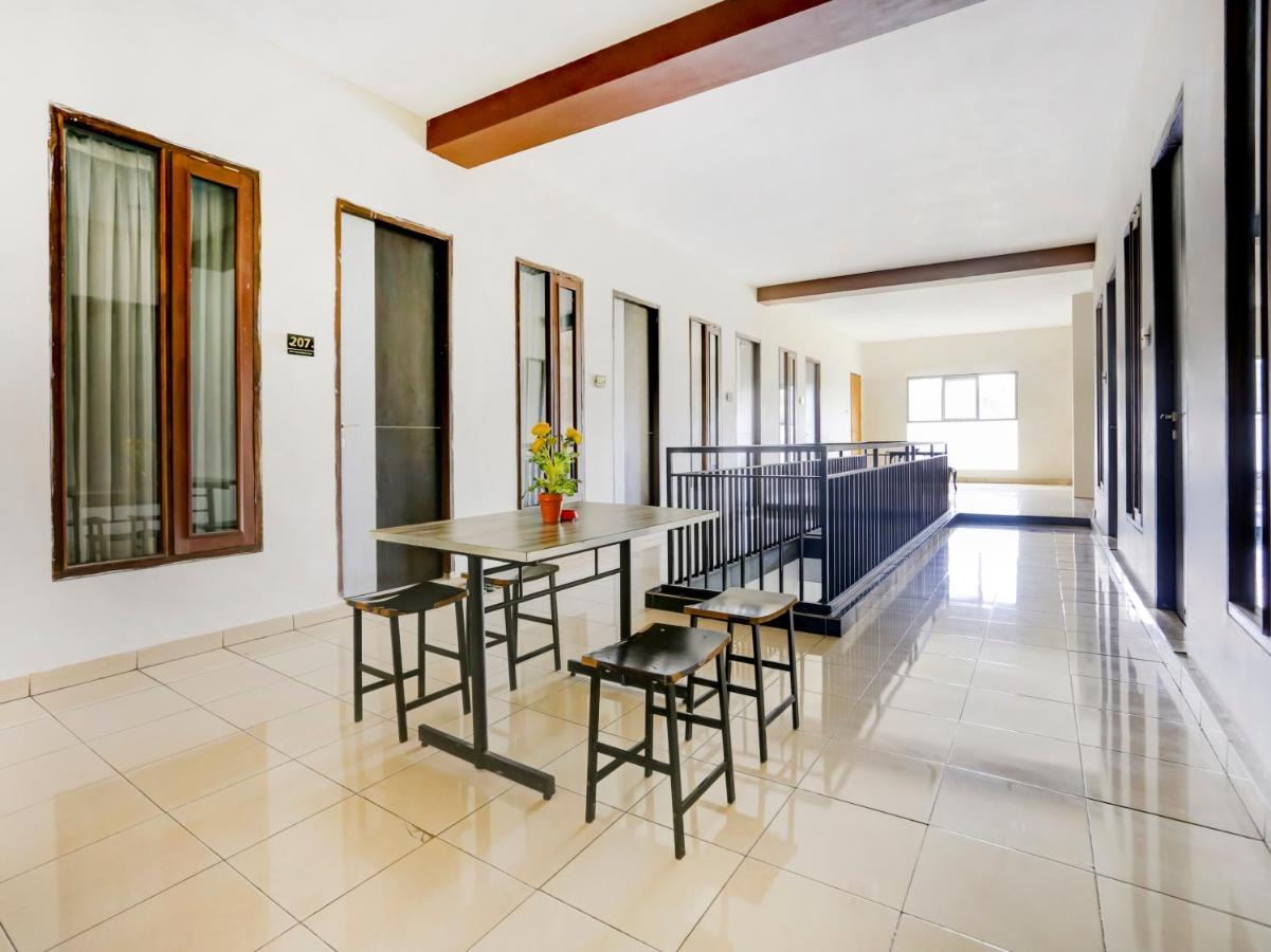 Oyo 3884 Dixie Syariah Guest House Samarinda Ngoại thất bức ảnh
